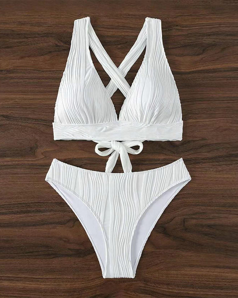 Einfarbiger, sexy Bikini mit tiefem V-Ausschnitt