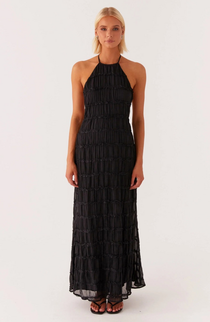 Caroline | Texturiertes Halterneck-Maxikleid
