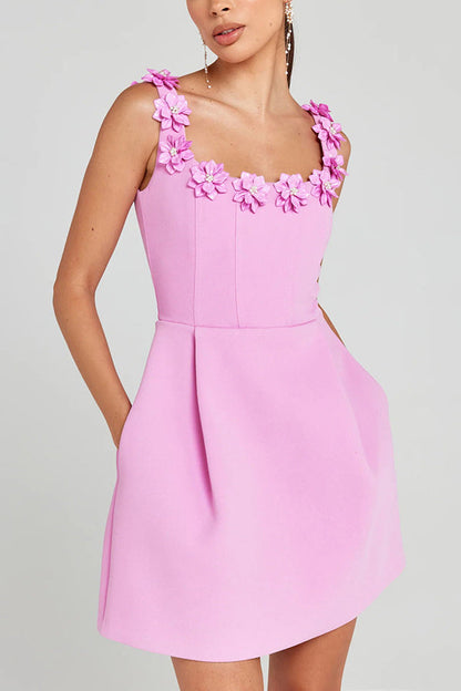 Cindy | Feminines Mini-Kleid mit Blumenapplikationen