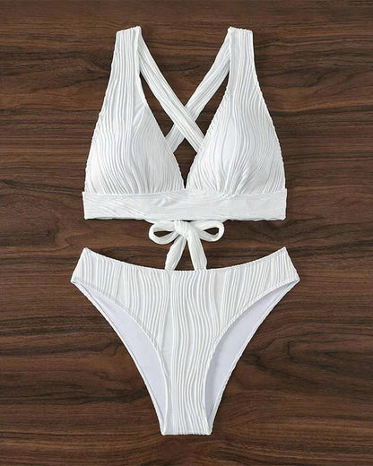 Einfarbiger, sexy Bikini mit tiefem V-Ausschnitt